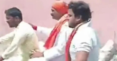 Villagers showed black flags to BJP candidate Gopal JI Thakur in Darbhanga.