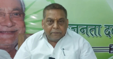Lalu Prasad Yadav does not want any leader to emerge in Bihar and challenge Tejashwi Yadav, says Neeraj Kumar.