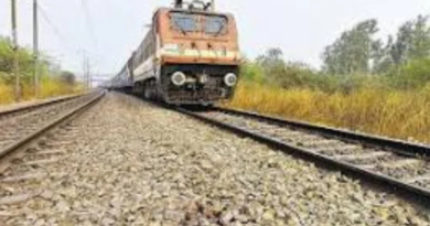 Four members of a family died while crossing the railway track in Bihar’s Siwan.