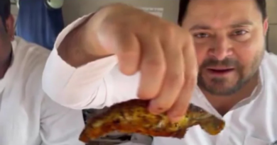 Tejashwi Yadav and Mukesh Sahani enjoyed lunch on board the helicopter.