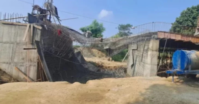 An under-construction bridge collapsed in Motihari (East Champaran).