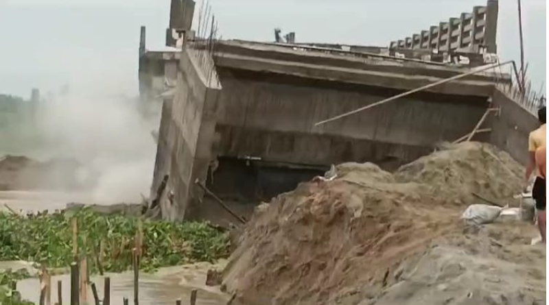 An under-construction bridge collapsed in Araria