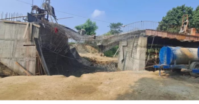 An under-construction bridge collapsed in Motihari (East Champaran)