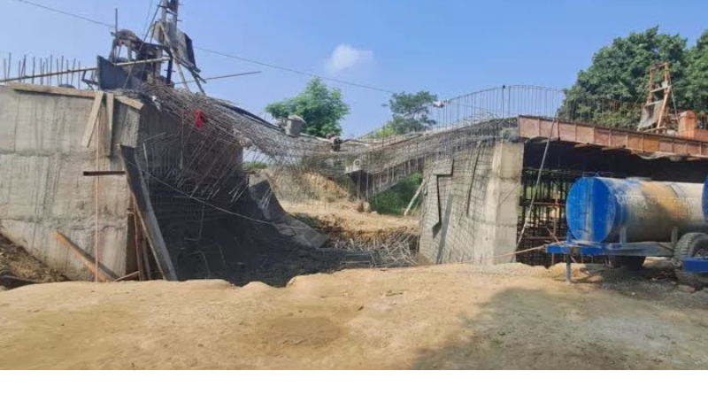 An under-construction bridge collapsed in Motihari (East Champaran)