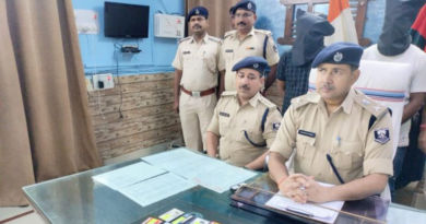 Buxar police arrested two members of solver gang.