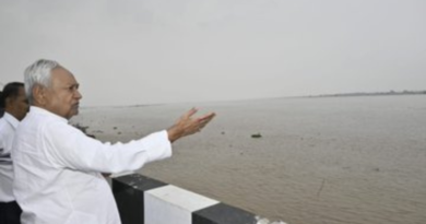 Nitish Kumar inspected the Banks of Ganga River in Patna.