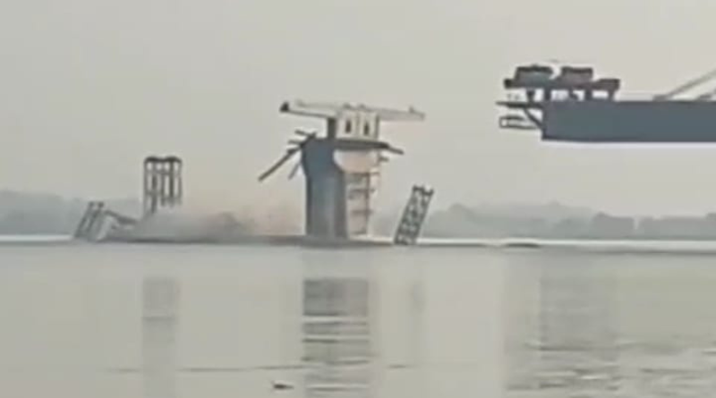 A superstructure of Sultanganj-Aguwani Ghat Bridge collaped.