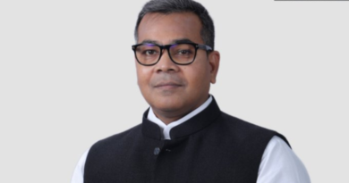 Arun Bharti claims Paras needs to change his heart.