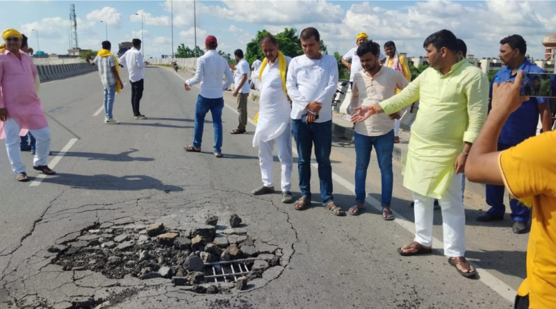 A pothole developed in the middle of the flyover in Vaishali.