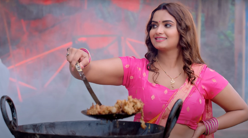 Neelam Giri Bhojpuri's song Pakodi was released and is gaining popularity