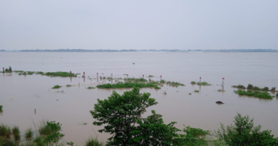 The flood situation worsened in Sitamarhi, where a 35-meter embankment was breached.