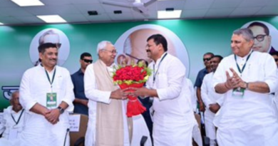 Nitish Kumar announced the creation of 10 lakh more jobs.
