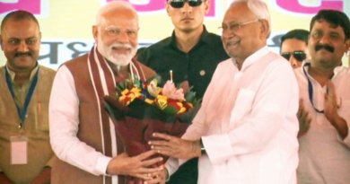 Nitish Kumar tried to touch the feet of PM Narendra Modi as a goodwill gesture in Darbhanga.