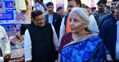 FM Nirmala Sitharaman distributed Rs 1,021 crore loans to beneficiaries In Madhubani.  