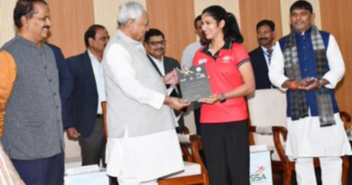 Nitish Kumar awarded Rs. 10 lakh each to the Indian Women’s Hockey Team.