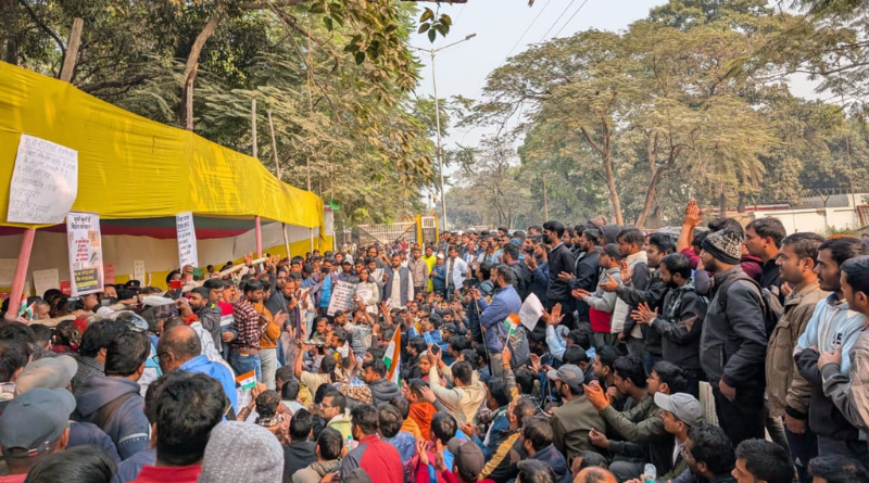 Hundreds of BPSC candidates protested for the cancellation of the 70th PT exam in Patna.