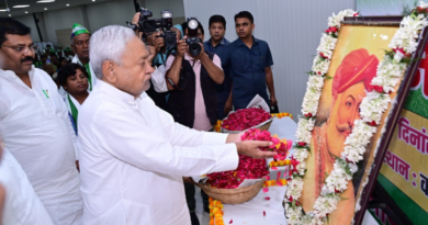 Nitish Kumar’s unconventional gesture at JDU event wins hearts, rekindles debate on past protocol lapse.