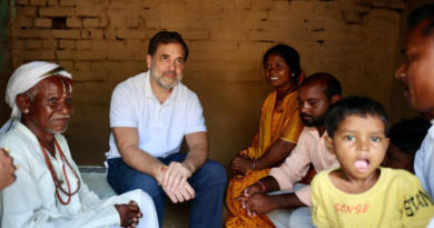 Rahul Gandhi meets the family of ‘Mountain Man’ Dasharatha Manjhi in Gaya, signals grassroots outreach.