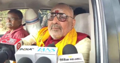 Giriraj Singh criticized Congress over historical mistakes and defended Modi against Rahul’s allegations.