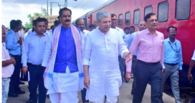 Ashwini Vaishnaw conducts a surprise inspection of railway stations in Bihar.