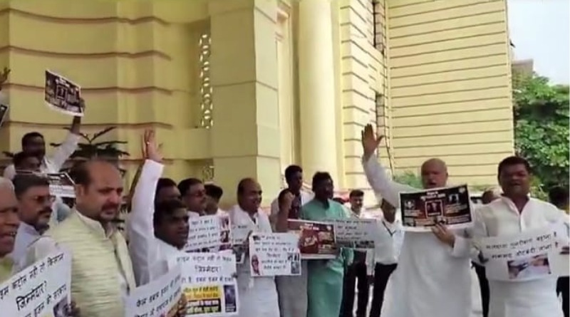 Congress, Left leaders created a ruckus outside the Bihar Assembly on day-1 of the monsoon session.