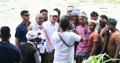 Rahul Gandhi meets makhana farmers on the 7th day of Voter Adhikar Yatra, Tejashwi Yadav slams FIRs.