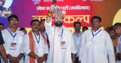 Chirag Paswan criticized RJD-Congress at Muzaffarpur rally, calling the Bihar poll a battle for the future.