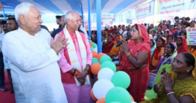 Nitish Kumar lays the foundation of Rs 1203.81 crore projects to boost the road and power sectors in Saran.