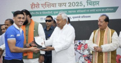 Nitish Kumar felicitated the Indian men’s hockey team, giving them Rs a 2.5 crore cash prize.