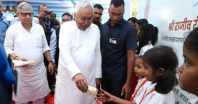 Nitish Kumar laid the foundation stone of the Rs 250 crore Mother Dairy plant in Jamalpur.