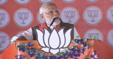 PM Narendra Modi criticized the RJD-led Mahagathbandhan in Begusarai, saying Jungle Raj locked Bihar’s future.