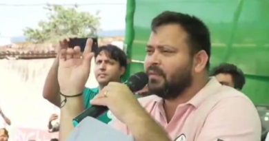 Tejashwi Yadav celebrates birthday on Karakat stage, promises “Mai Behan Maan Yojana” benefits if votes to power.