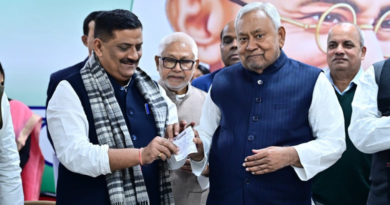 CM Nitish Kumar launches JDU membership drive; leaders rush to receive membership directly from him.