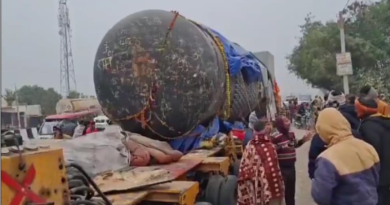 World’s largest 210-tonne Shivling reaches Gopalganj; bridge safety poses a major challenge.