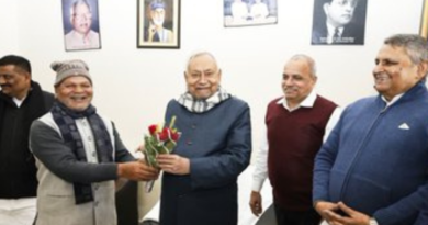 Nitish Kumar attended a Dahi-Chura feast organized by MLA Ratnesh Sada in Patna.