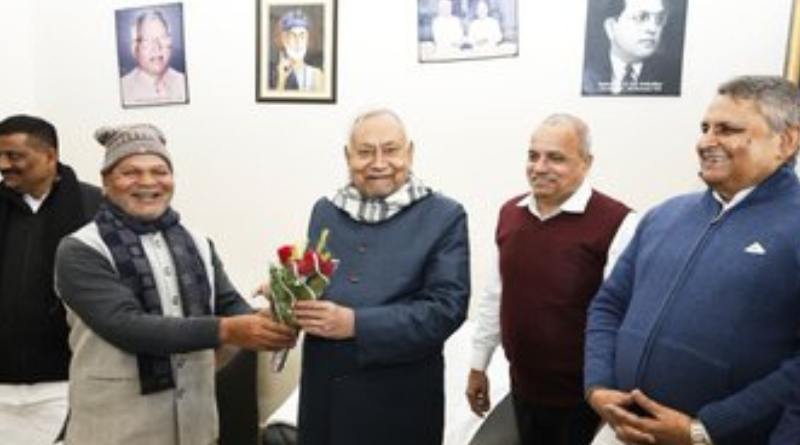 Nitish Kumar attended a Dahi-Chura feast organized by MLA Ratnesh Sada in Patna.