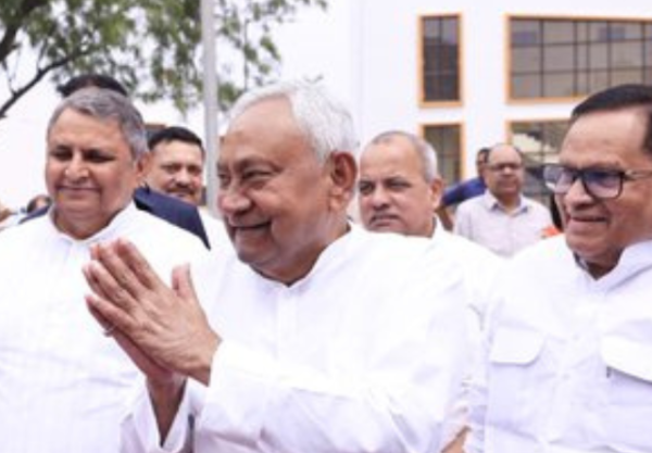 JDU supporters urged Nitish Kumar to hand over the CM post to Nishant Kumar.