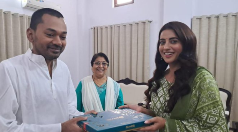 Akshara Singh meets Health Minister Nishant Kumar; discusses Bihar development & Film Industry.