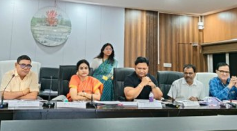 ACS Dr. N. Vijayalakshmi holds division-wise review meeting to accelerate development schemes in Bihar.