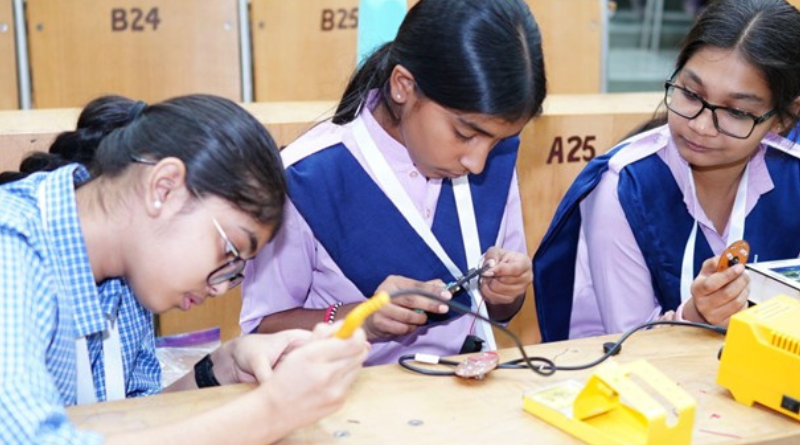 IIT Delhi’s ‘Manaswi’ program inspires 120 government school girls to pursue STEM careers.