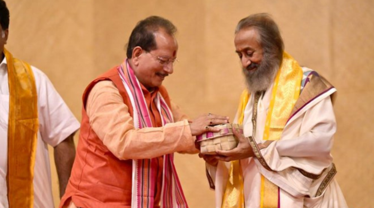 Vijay Kumar Sinha visits Bengaluru to promote organic farming and reduce dependence on chemical fertilizers.