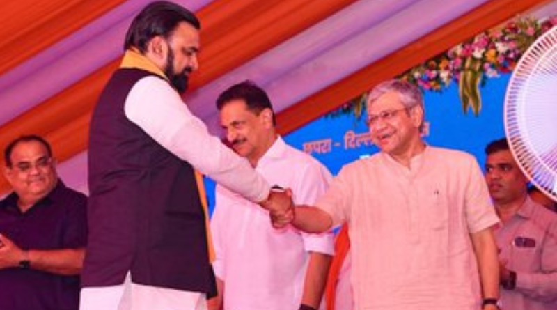 Ashwini Vaishnaw flags off Chhapra-Anand Vihar Express, announces major rail projects for Bihar.