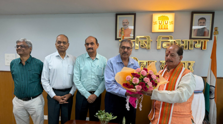 Bihar Sugar Mills Association raises farmers’ concerns; Vijay Kumar Sinha orders immediate action on urea supply.