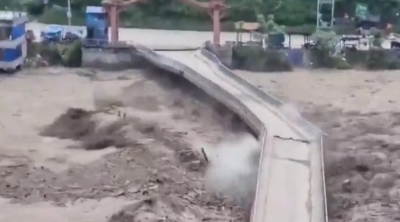 Gandak flood alert: Bihar steps up vigilance after glacial burst at the Nepal-Tibet border.